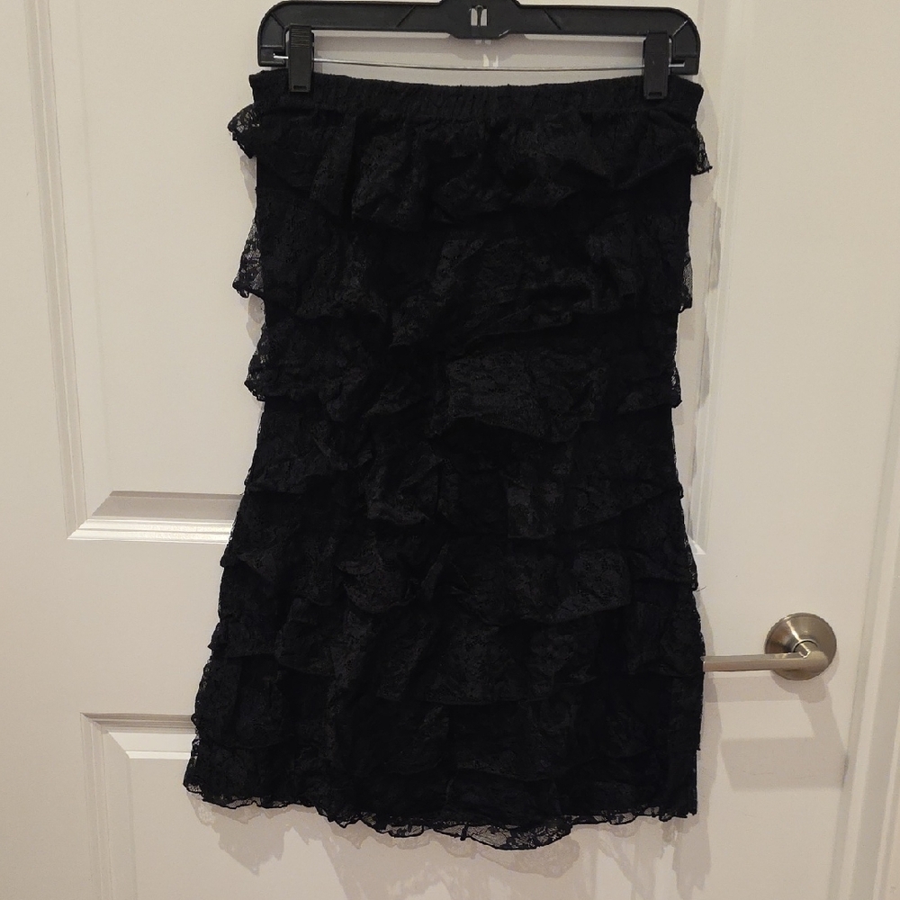 Elegant Black Lace Ruffled Dress